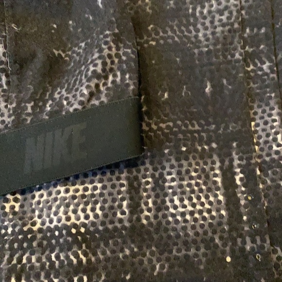 Nike Sports Bra + Leggings Set - Picture 4 of 6